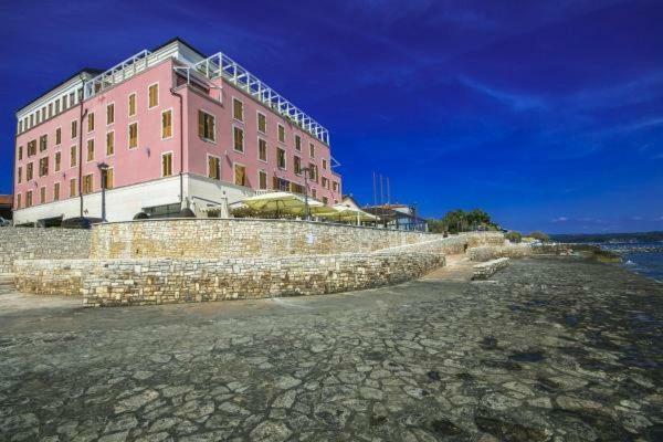 Rotonda Inn Novigrad Novigrad Istria Esterno foto